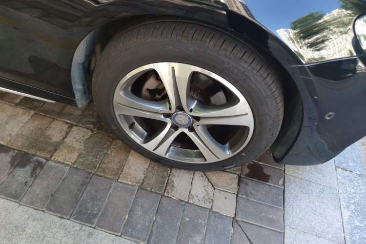 Used Mercedes-Benz E-Class 2016 E 200 L Sport Edition Right Front Wheel Hub