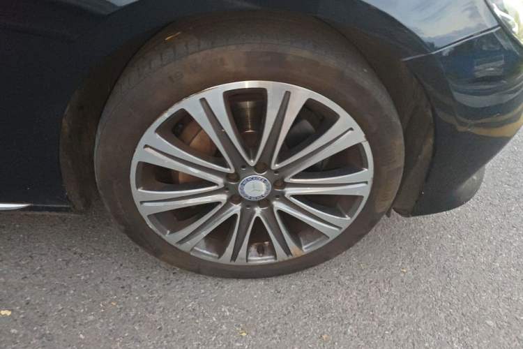 Used Mercedes-Benz E-Class 2016 E 300 L Luxury Model Right Front Wheel Hub