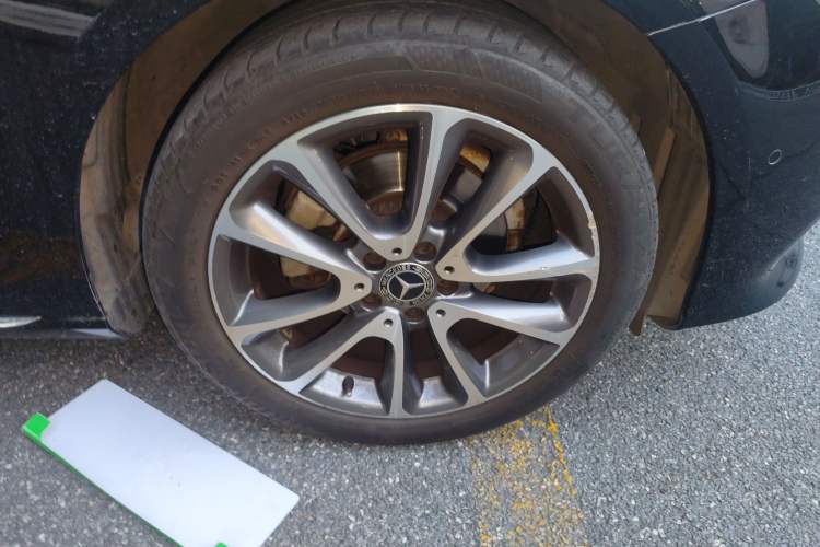 Used Mercedes-Benz E-Class 2016 E 200 L Right Front Wheel Hub