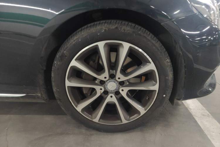 Used Mercedes-Benz E-Class 2016 E 300 L Stylish Model Right Front Wheel Hub