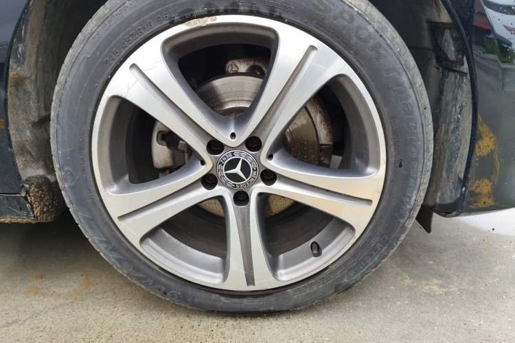 Used Mercedes-Benz E-Class 2016 E 200 L Sport Edition Right Front Wheel Hub