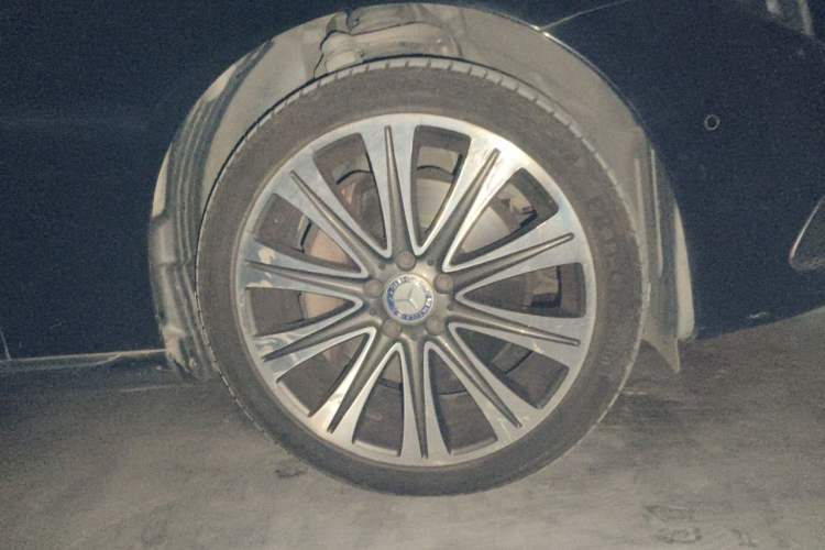 Used Mercedes-Benz E-Class 2016 E 300 L Luxury Model Right Front Wheel Hub