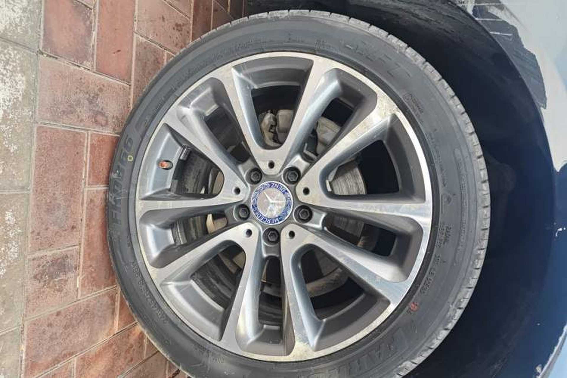 Used Mercedes-Benz E-Class 2016 E 200 L Right Front Wheel Hub