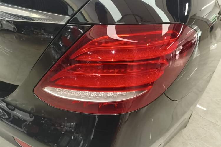 Used Mercedes-Benz E-Class 2016 E 200 L Sport Edition Right Rear Taillight