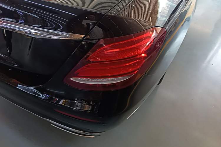 Used Mercedes-Benz E-Class 2016 E 200 L Right Rear Taillight