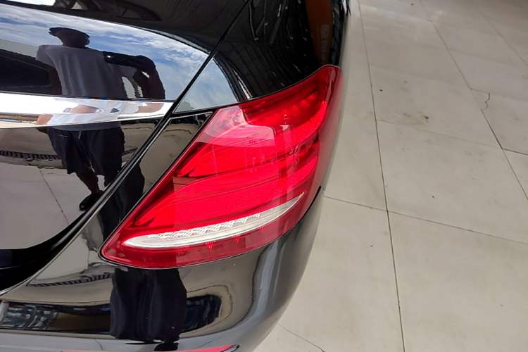Used Mercedes-Benz E-Class 2016 E 300 L Sporty and Stylish Model Right Rear Taillight