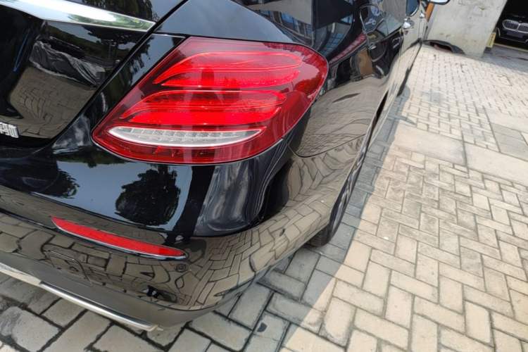 Used Mercedes-Benz E-Class 2016 E 300 L Sport Luxury Model Right Rear Taillight