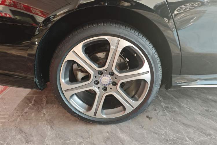 Used Mercedes-Benz E-Class 2016 E 300 L Stylish Model Right Rear Wheel Hub