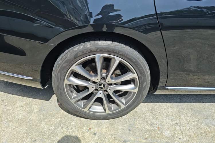 Used Mercedes-Benz E-Class 2016 E 300 L Stylish Model Right Rear Wheel Hub