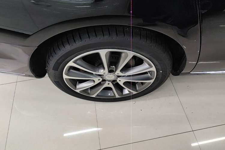 Used Mercedes-Benz E-Class 2016 E 200 L Right Rear Wheel Hub