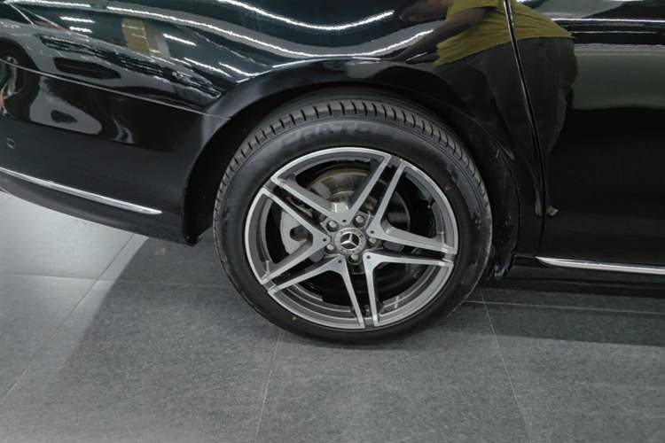 Used Mercedes-Benz E-Class 2016 E 200 L Right Rear Wheel Hub