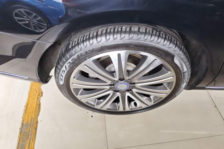 Used Mercedes-Benz E-Class 2016 E 300 L Luxury Model Right Rear Wheel Hub