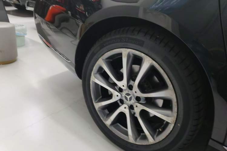 Used Mercedes-Benz E-Class 2016 E 200 L Right Rear Wheel Hub