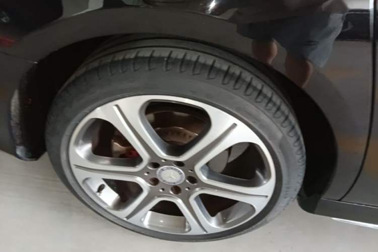 Used Mercedes-Benz E-Class 2016 E 300 L Sporty and Stylish Model Right Rear Wheel Hub