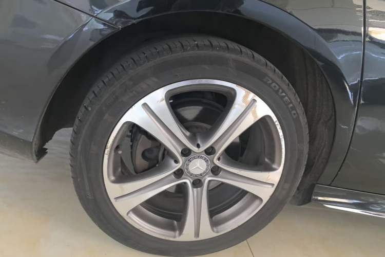 Used Mercedes-Benz E-Class 2016 E 200 L Sport Edition Right Rear Wheel Hub
