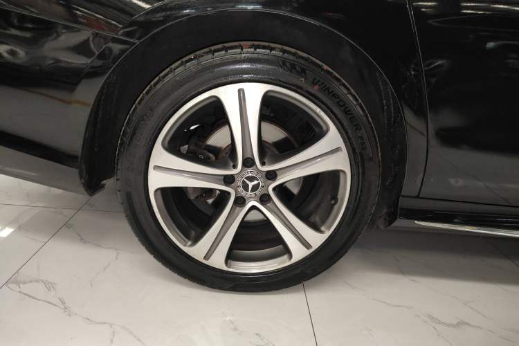 Used Mercedes-Benz E-Class 2016 E 200 L Sport Edition Right Rear Wheel Hub