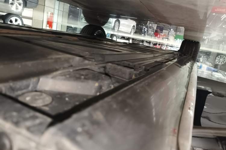 Used Mercedes-Benz E-Class 2016 E 200 L Sport Edition Right Side Sill
