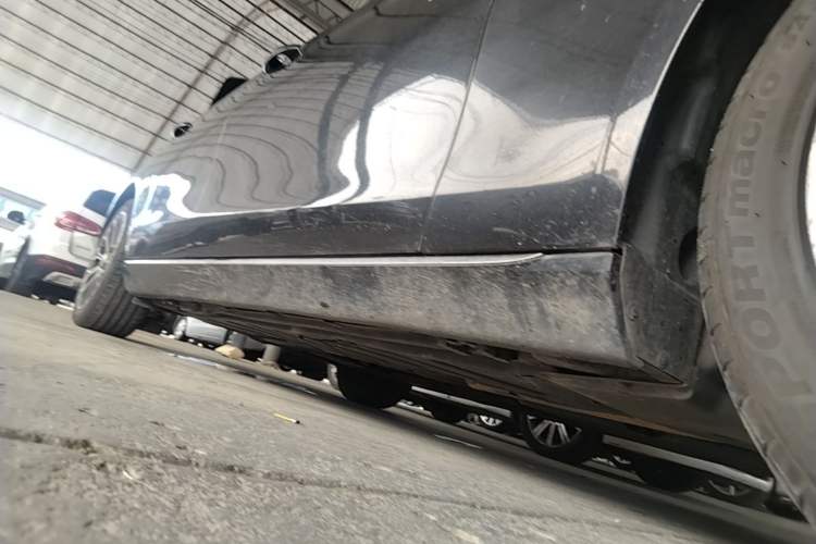Used Mercedes-Benz E-Class 2016 E 200 L Right Side Sill