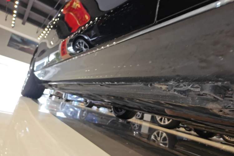 Used Mercedes-Benz E-Class 2016 E 200 L Right Side Sill