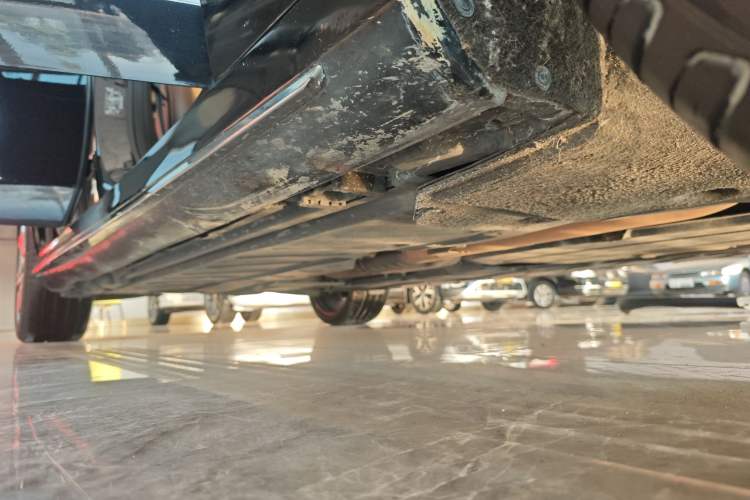 Used Mercedes-Benz E-Class 2016 E 300 L Stylish Model Right Side Sill