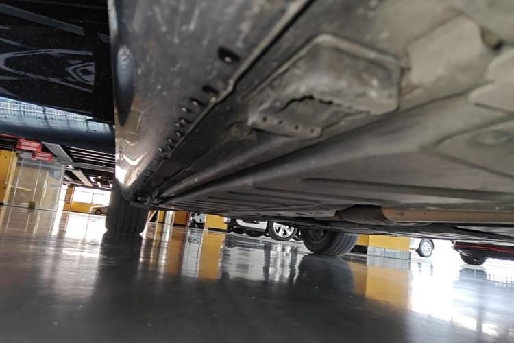 Used Mercedes-Benz E-Class 2016 E 200 L Right Side Sill