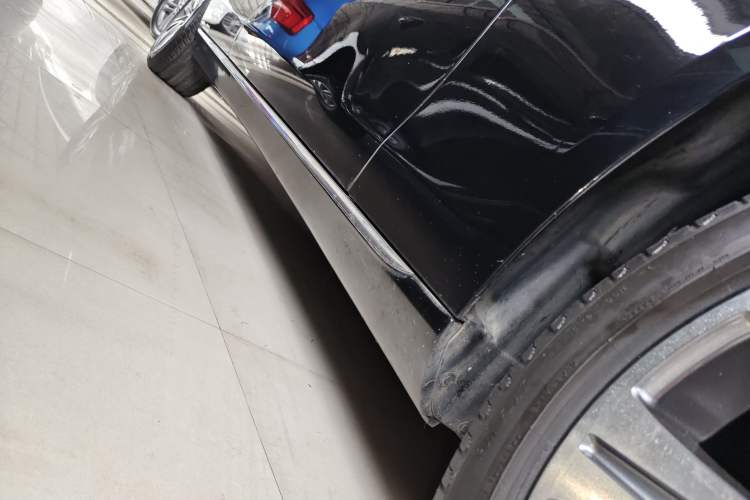 Used Mercedes-Benz E-Class 2016 E 300 L Luxury Model Right Side Sill