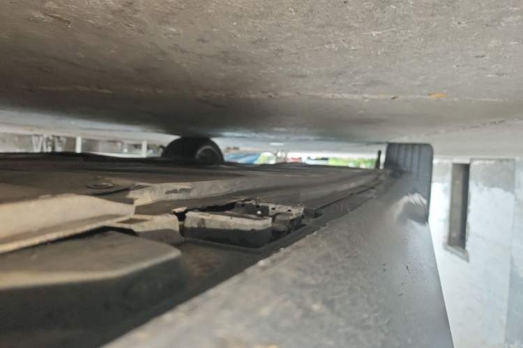 Used Mercedes-Benz E-Class 2016 E 300 L Stylish Model Right Side Sill
