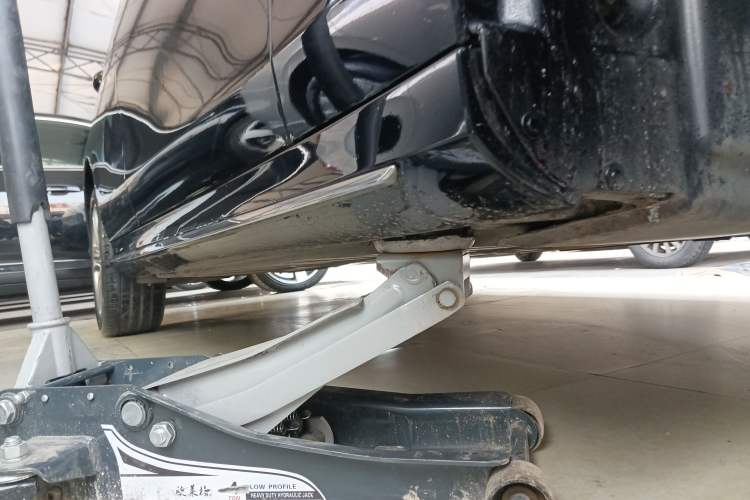 Used Mercedes-Benz E-Class 2016 E 200 L Sport Edition Right Side Sill
