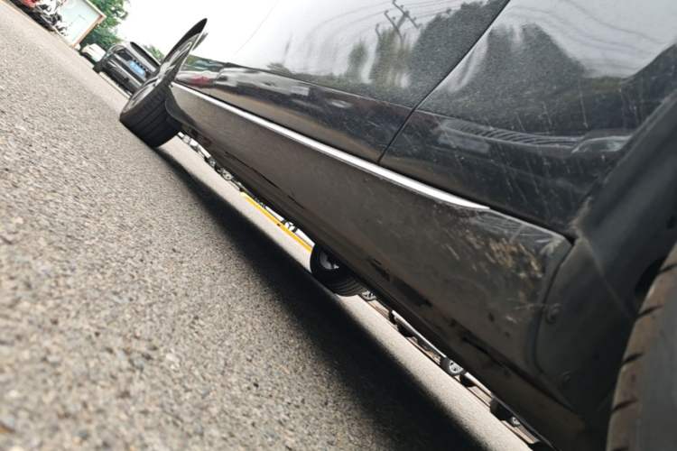 Used Mercedes-Benz E-Class 2016 E 200 L Right Side Sill