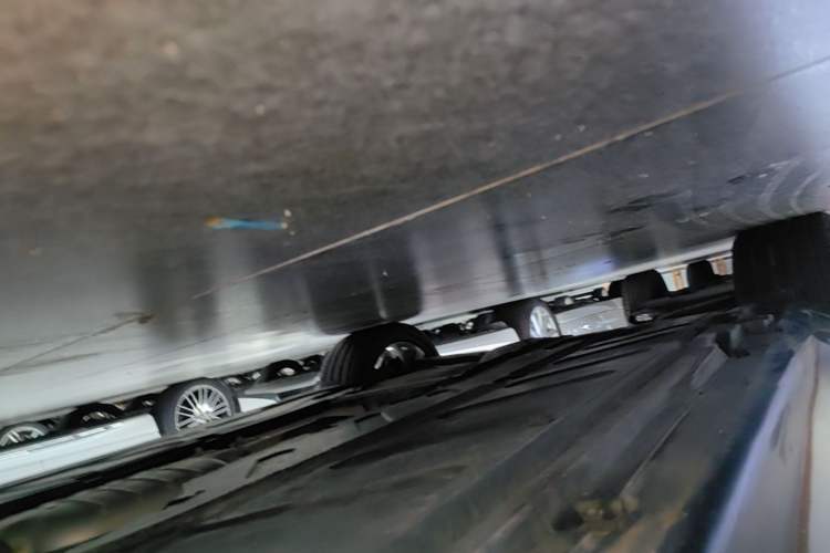 Used Mercedes-Benz E-Class 2016 E 300 L Luxury Model Right Side Sill
