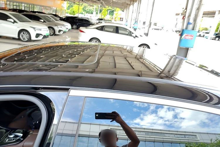 Used Mercedes-Benz E-Class 2016 E 300 L Sporty and Stylish Model Roof