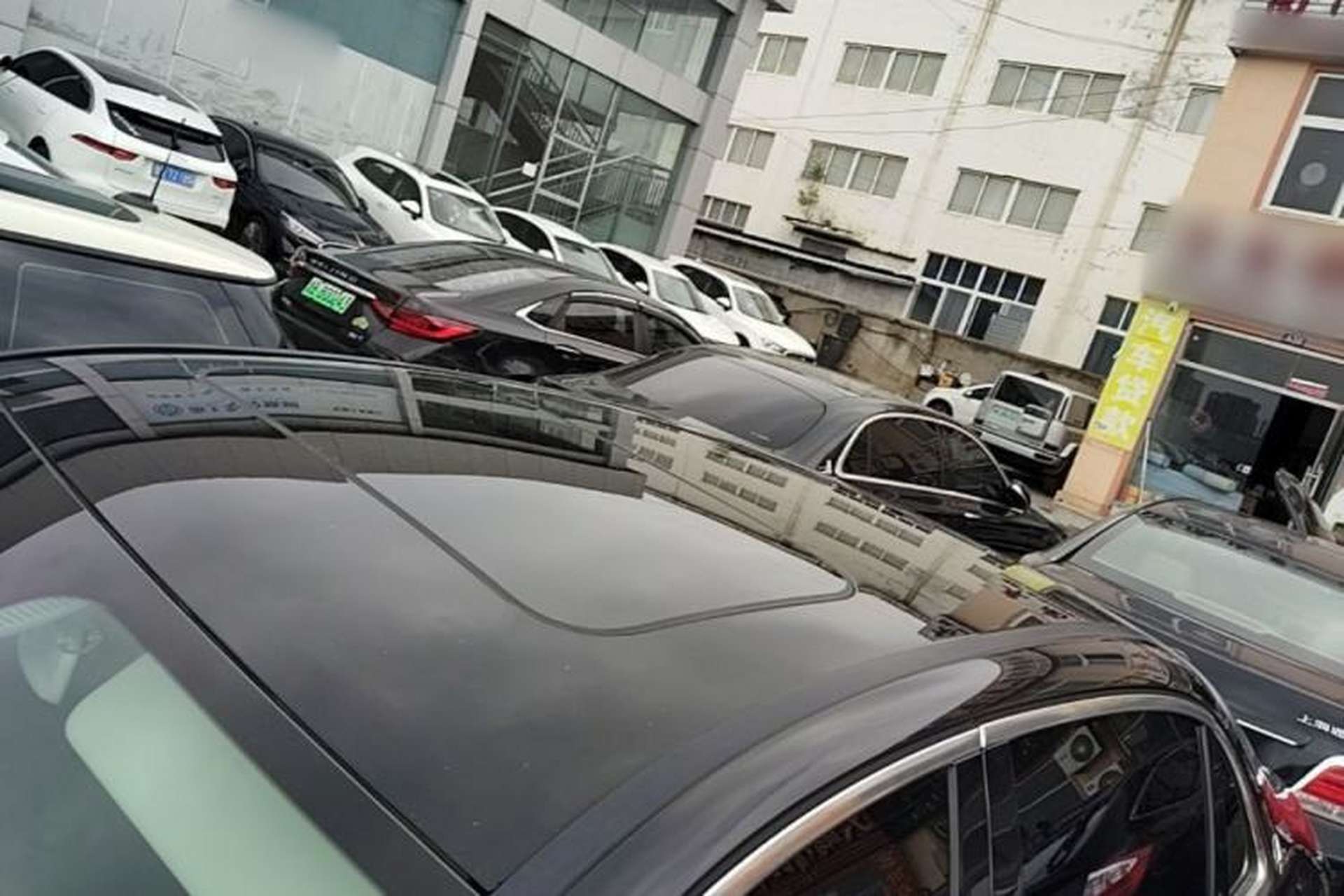 Used Mercedes-Benz E-Class 2016 E 300 L Sporty and Stylish Model Roof
