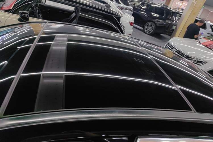 Used Mercedes-Benz E-Class 2016 E 200 L Roof