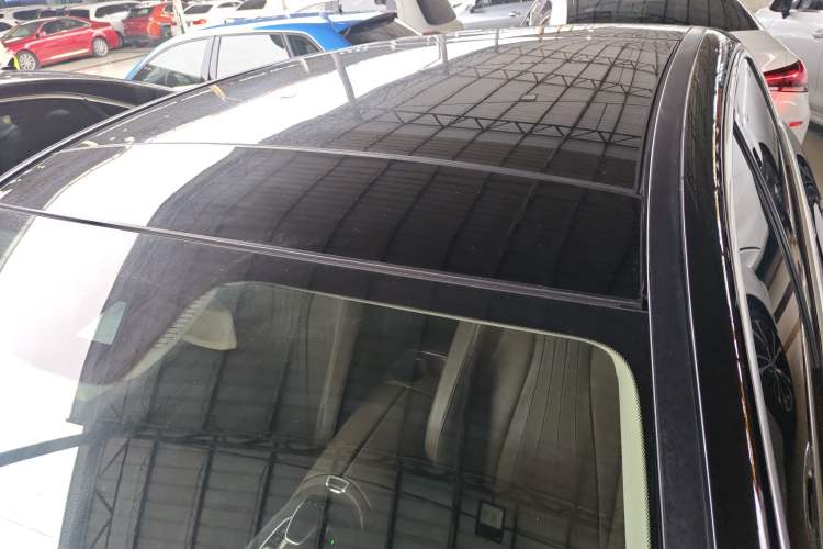Used Mercedes-Benz E-Class 2016 E 300 L Luxury Model Roof