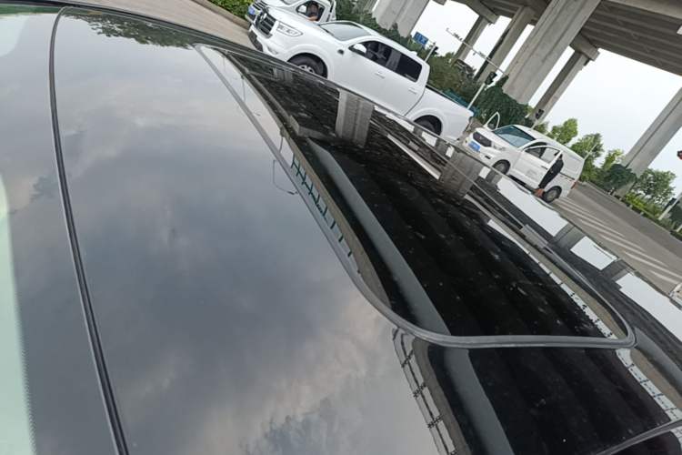 Used Mercedes-Benz E-Class 2016 E 200 L Roof