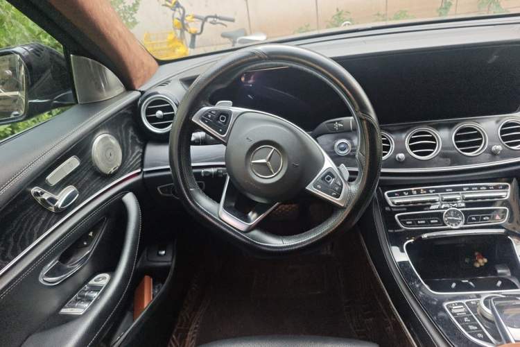 Used Mercedes-Benz E-Class 2016 E 200 L Sport Edition Steering Wheel