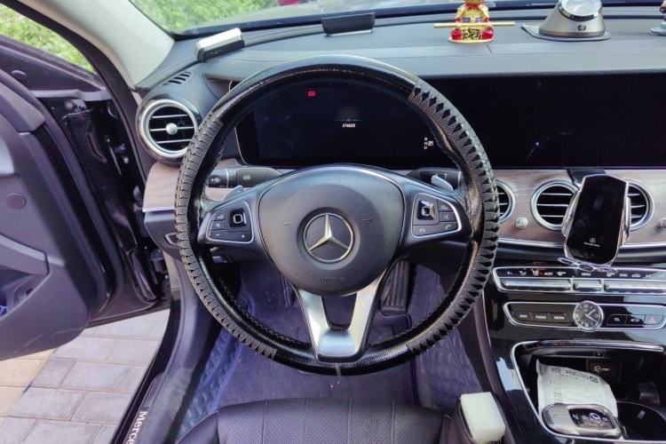 Used Mercedes-Benz E-Class 2016 E 300 L Luxury Model Steering Wheel