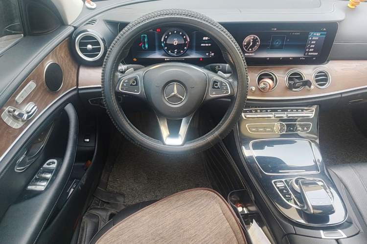 Used Mercedes-Benz E-Class 2016 E 300 L Stylish Model Steering Wheel