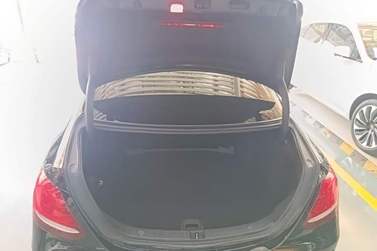 Used Mercedes-Benz E-Class 2016 E 200 L Trunk