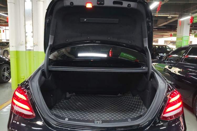 Used Mercedes-Benz E-Class 2016 E 200 L Trunk