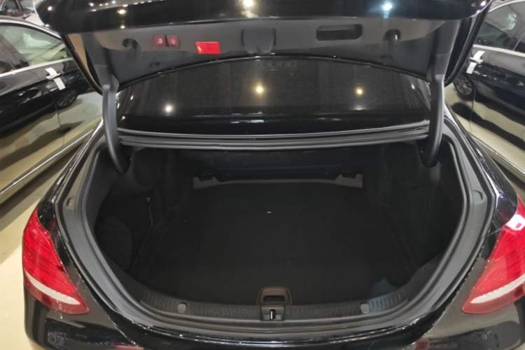 Used Mercedes-Benz E-Class 2016 E 200 L Trunk