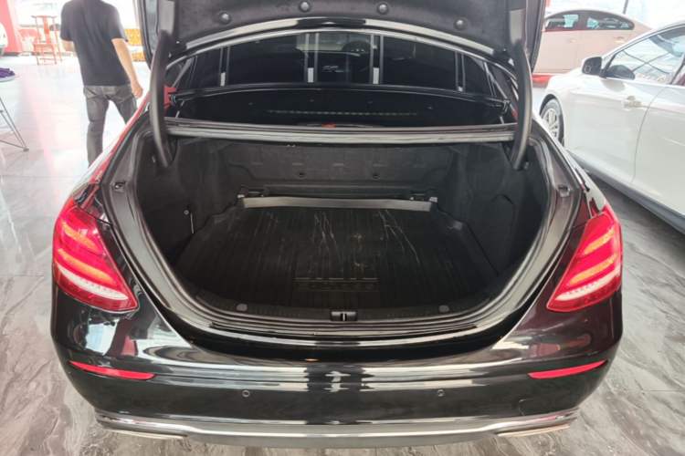 Used Mercedes-Benz E-Class 2016 E 300 L Stylish Model Trunk