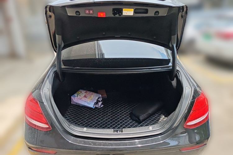 Used Mercedes-Benz E-Class 2016 E 200 L Trunk