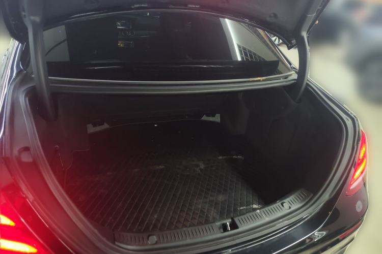 Used Mercedes-Benz E-Class 2016 E 200 L Sport Edition Trunk