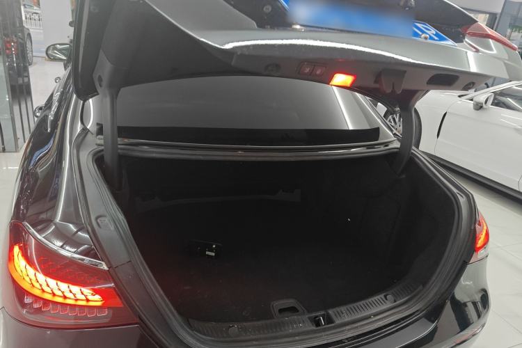 Used Mercedes-Benz E-Class 2016 E 200 L Trunk