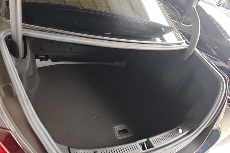 Used Mercedes-Benz E-Class 2016 E 300 L Luxury Model Trunk