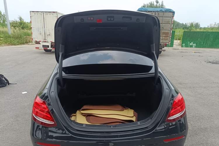 Used Mercedes-Benz E-Class 2016 E 200 L Trunk