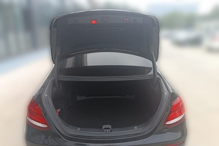 Used Mercedes-Benz E-Class 2016 E 200 L Trunk