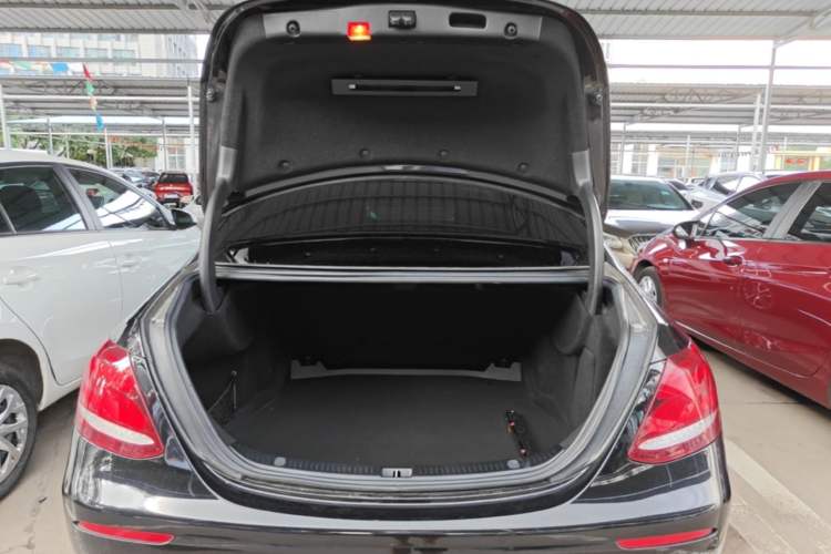 Used Mercedes-Benz E-Class 2016 E 200 L Trunk