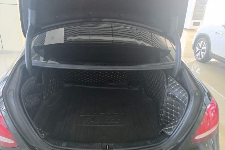 Used Mercedes-Benz E-Class 2016 E 200 L Sport Edition Trunk